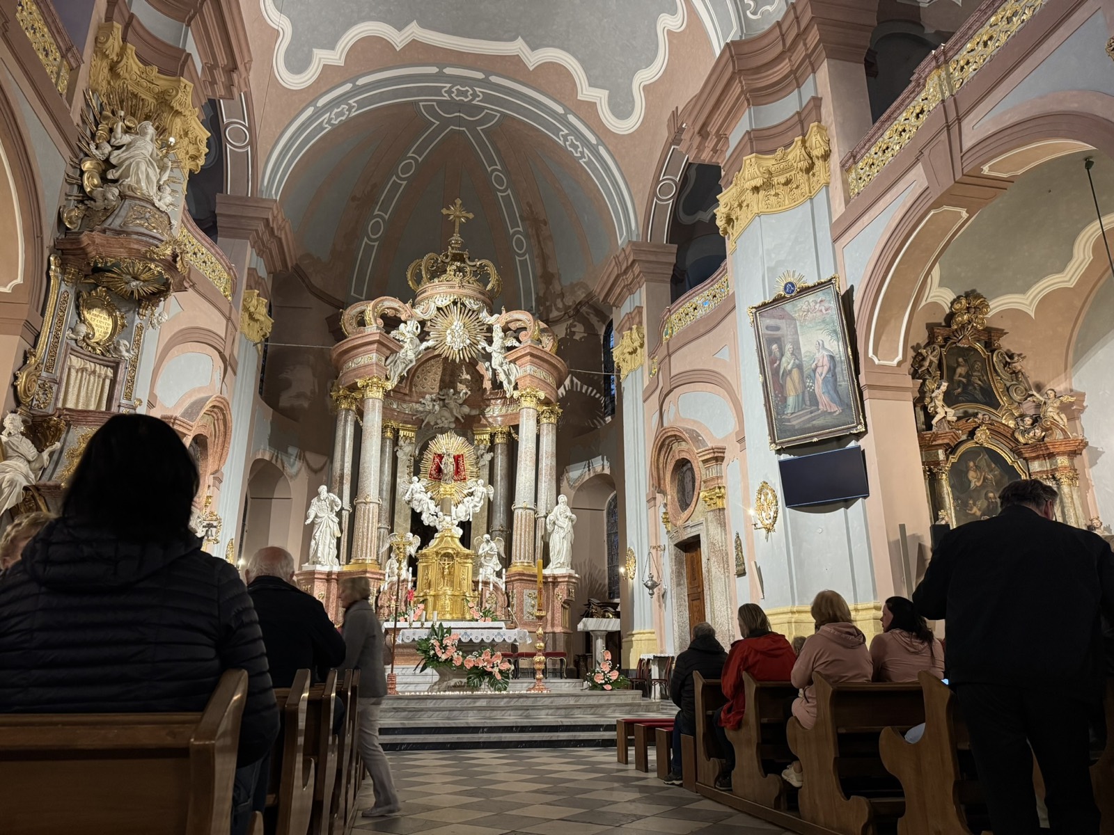 Illuminating the Church Altar in Frýdek-Místek — photo 2